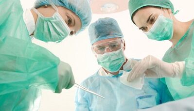 realizando unha operación para aumentar un membro